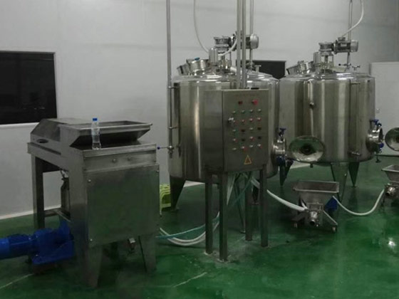 葡萄除梗破碎現場